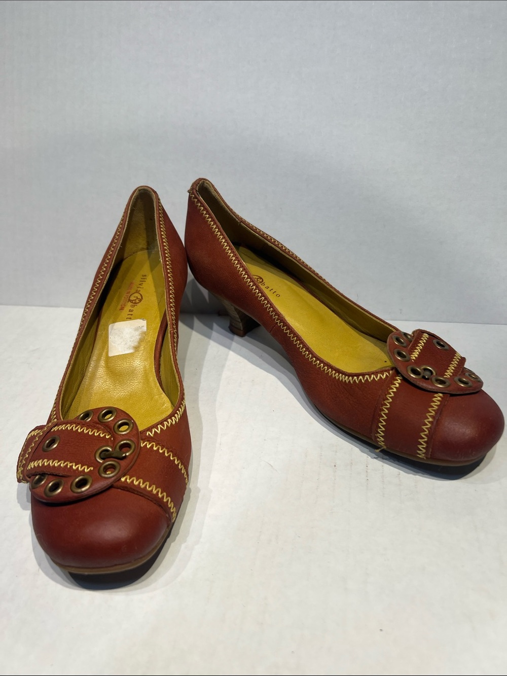 SILVIA REBATTO Women's Leather Low Heel Pumps with Decorative Buckle Sz 37